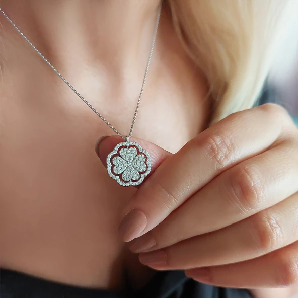 Vaoov 925 Ayar Gümüş Rodyum Kaplama Dönen Yonca Kolye ürün görseli