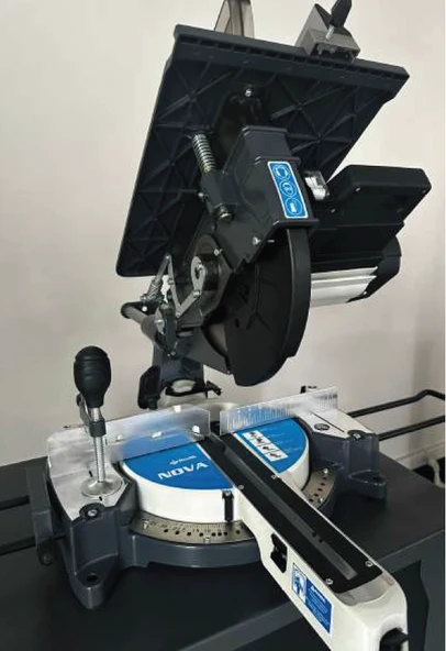 Özçelik Nova Kızaklı 300 mm Gönye Kesim Makinası ürün görseli 1