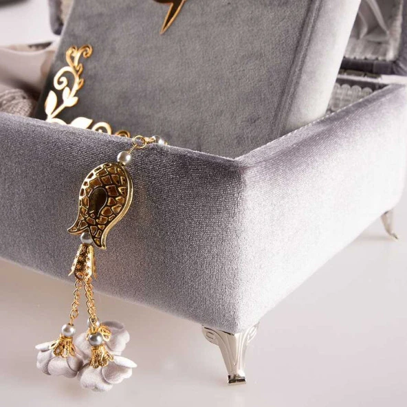 Çizgili Kutu Çeyizlik, Seccade + Tesbih + Kuran Hediye Seti (Çanta Boy, Kadife, Gri, Elif-Vav) - Resim 4