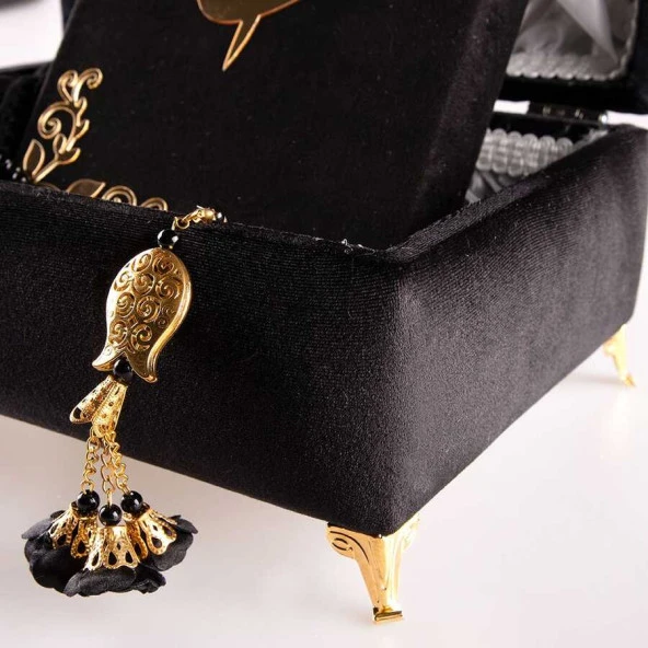 Çizgili Kutu Çeyizlik, Seccade + Tesbih + Kuran Hediye Seti (Çanta Boy, Kadife, Siyah, Elif-Vav) - 4