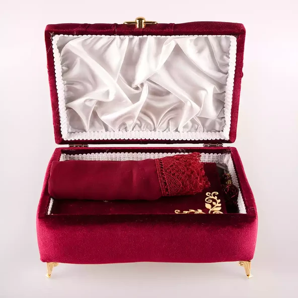 Çizgili Kutu Çeyizlik, Şal + Seccade + Tesbih + Kuran Hediye Seti (Orta B. Kadife, Bordo, Elif-Vav) - Resim 4