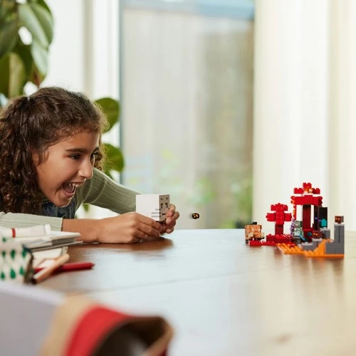 LEGO Minecraft 21255 Nether Geçidi Pususu (352 Parça) - Resim 8