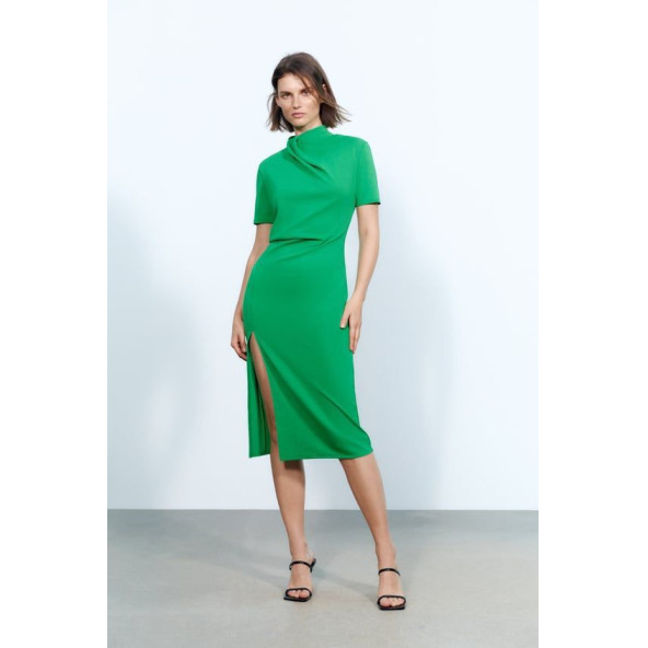 Zara Drape Detaylı Yırtmaçlı Midi Elbise