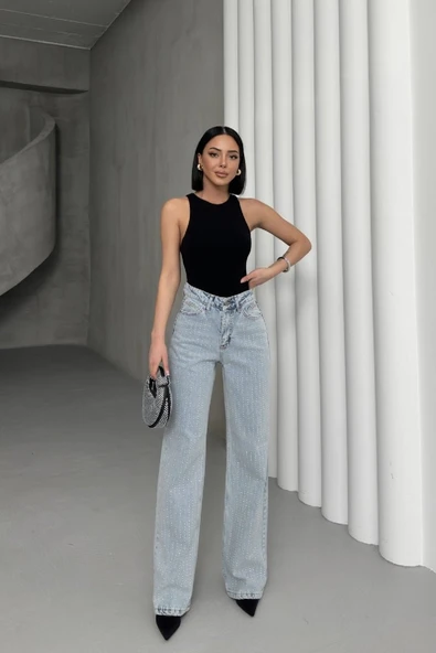 Cep Kenarları Taş Detaylı ve Yüksek Belli Cepli Rahat Kot Kadın Pantolon Kar Yıkama Açık Mavi Denim