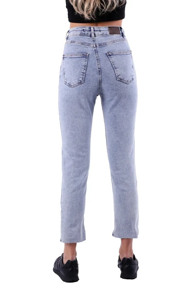 Düğme Detaylı ve Yüksek Belli Cepli Astarsız Mom Kadın Kot Pantolon Kar Açık Mavi Denim Dört Mevsim  - 4