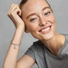 Pandora 792247C01 - Işıltılı Pati İzi Sallantılı Charm - Resim 9