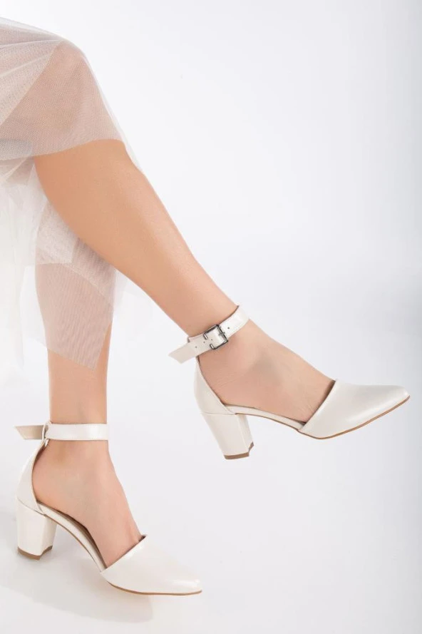Lottis Beyaz Sedef Cilt Detaylı Topuklu Kadın Ayakkabı