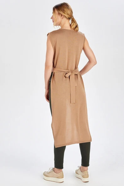 Peraluna Arkası Uzun Kemerli Kolsuz Bluz - KAMEL - Resim 2