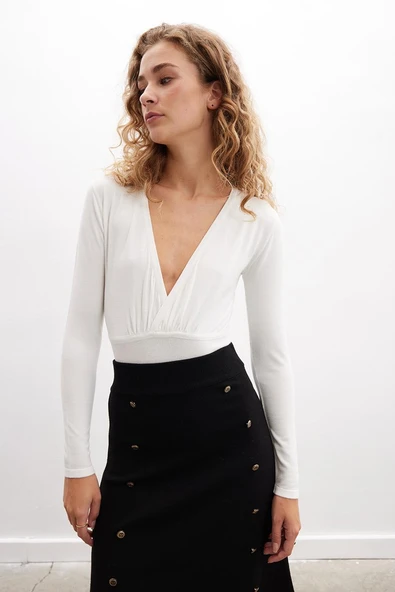 Styleboom X Peraluna DEVON BODYSUIT V Yaka Uzun Kol Alttan Çıtçıtlı Kadın Triko Body - Ekru - 3