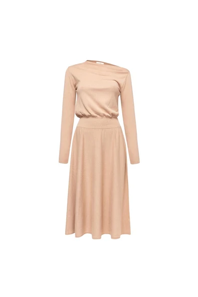 Styleboom X Peraluna MAYFAIR DRESS Yaka Büzgü Detaylı Tek Omuz Açık Kadın Triko Elbise - Camel - Resim 6