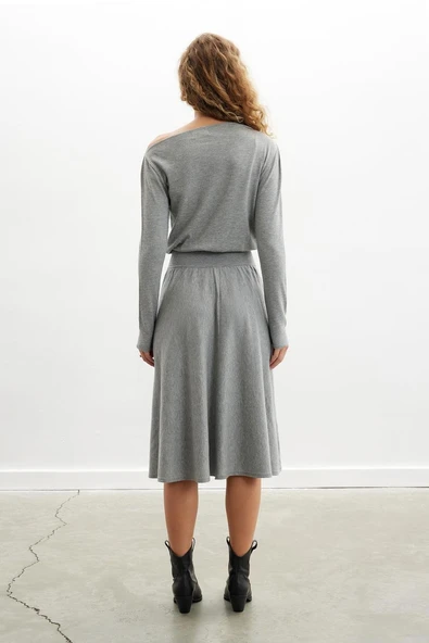 Styleboom X Peraluna MAYFAIR DRESS Yaka Büzgü Detaylı Tek Omuz Açık Kadın Triko Elbise - Gri Melanj - 5