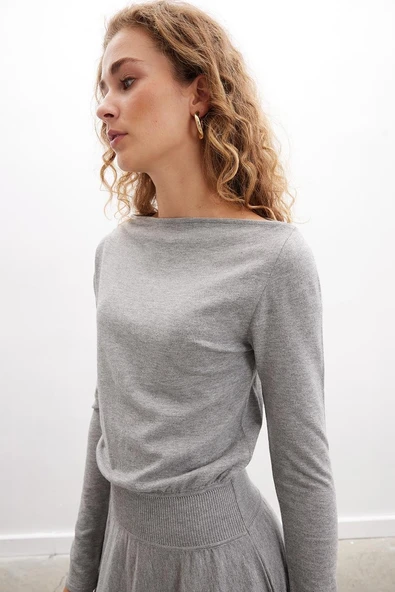 Styleboom X Peraluna MAYFAIR DRESS Yaka Büzgü Detaylı Tek Omuz Açık Kadın Triko Elbise - Gri Melanj - 3