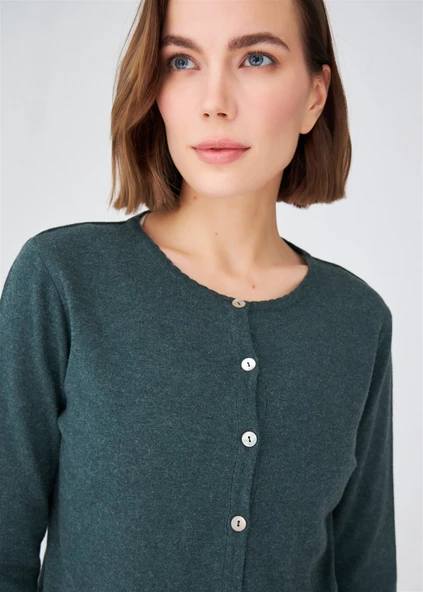 Peraluna Pamuklu Bisiklet Yaka Basic Kadın Triko Hırka - Koyu Yeşil Melanj - Resim 4