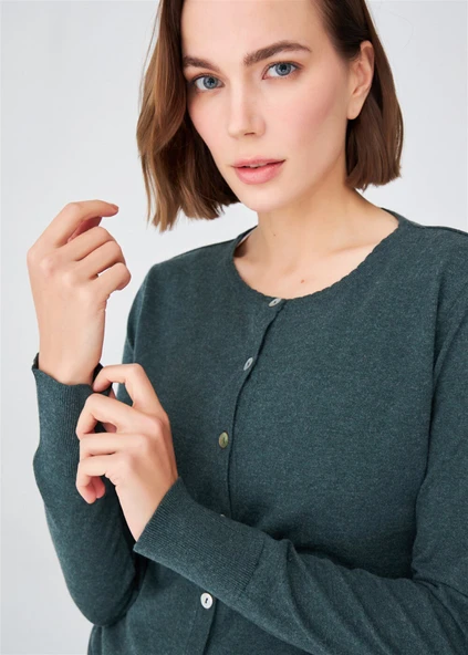 Peraluna Pamuklu Bisiklet Yaka Basic Kadın Triko Hırka - Koyu Yeşil Melanj - Resim 2