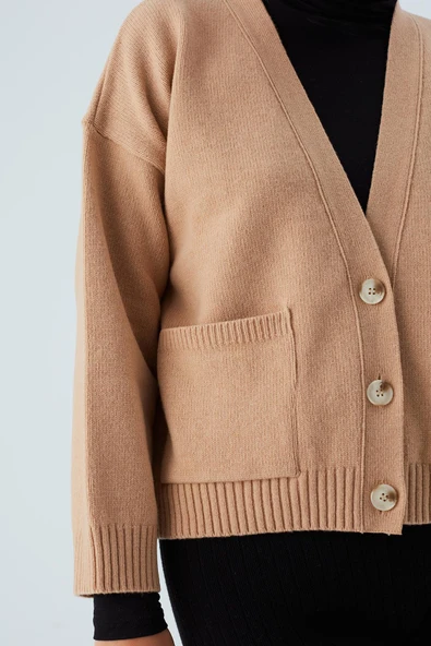 Peraluna CAROL CARDIGAN Cepli Düğmeli Rahat Kesim Crop Kadın Triko Hırka - Bej - Resim 6