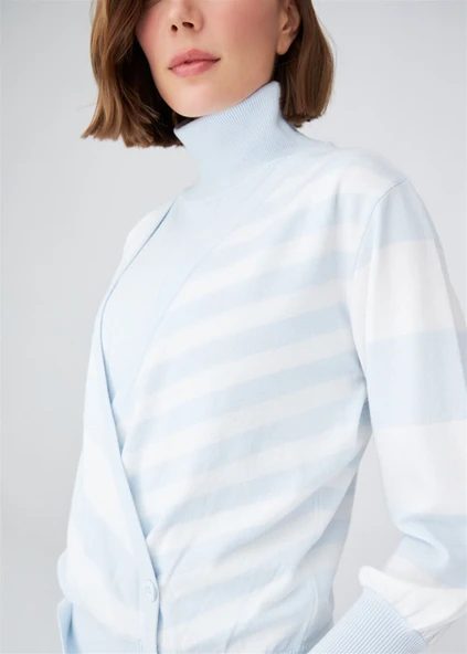 Peraluna Derin Yaka Dökümlü Kolları Büzgülü Kadın Triko Kazak - Mavi/Ekru - Resim 3