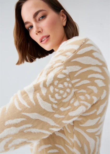 Peraluna Gül Desenli Jakarlı Bol Kesim Kadın Triko Tunik - Bej/Krem - Resim 5