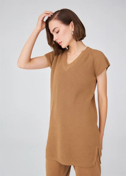 Peraluna Derin V Yaka Yırtmaçlı Kolsuz Kadın Triko Tunik - Camel - Resim 3