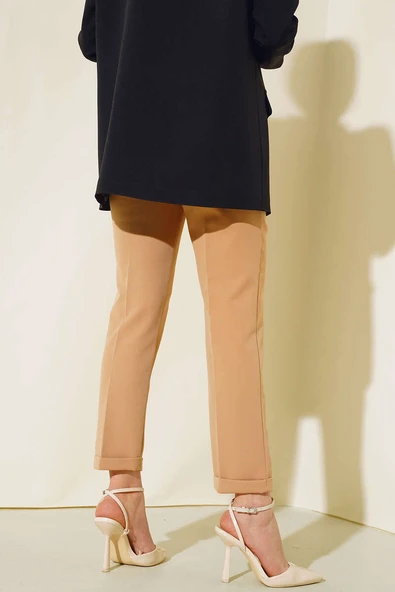 Yan Cepli Kemerli Duble Paça Pantolon Camel - Resim 3