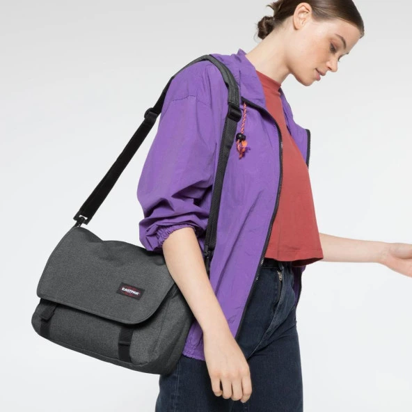 Eastpak JR Omuz Askılı Postacı Çantası Black Denim EK00007777H1 - 2