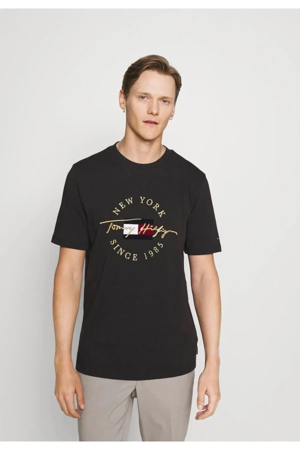 Tommy Hilfiger Emboried Signature T-Shirt