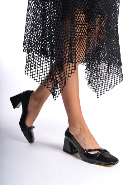 Tulia Siyah Rugan Mary Jane Kalın Topuklu Çapraz Bantlı Küt Burun Ayakkabı - Resim 3