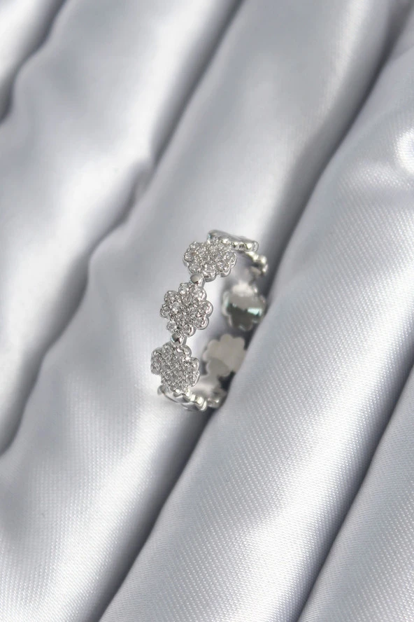 Pirinç Gümüş Renk Zirkon Taş Detay Yonca Model Kadın Yüzük - TJ-BYK2994 ürün görseli 1