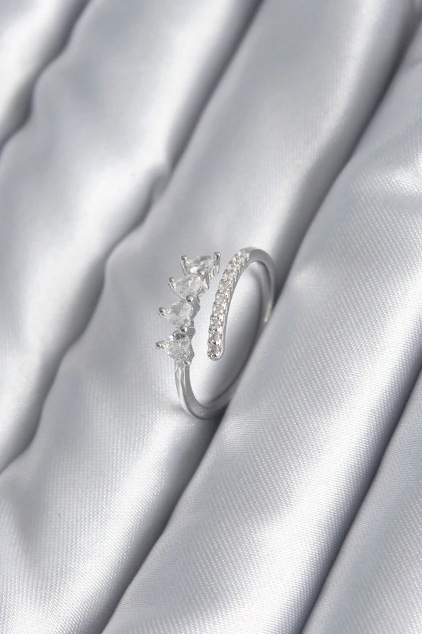 Pirinç Gümüş Renk Kalp Zirkon Taş Detay Kadın Yüzük - TJ-BYK2988 ürün görseli 1