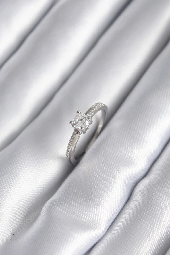 Pirinç Gümüş Renk Tek Taş Model Kadın Yüzük - TJ-BYK2967 ürün görseli 1