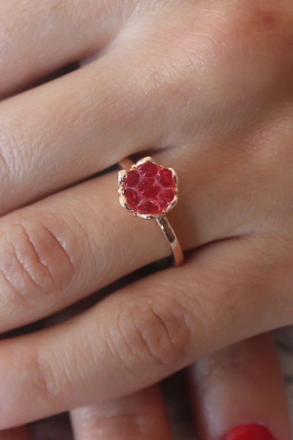 Kırmızı Lotus Çiçek Figür Gold Renk Kadın Yüzük - TJ-BYK2489 ürün görseli 1