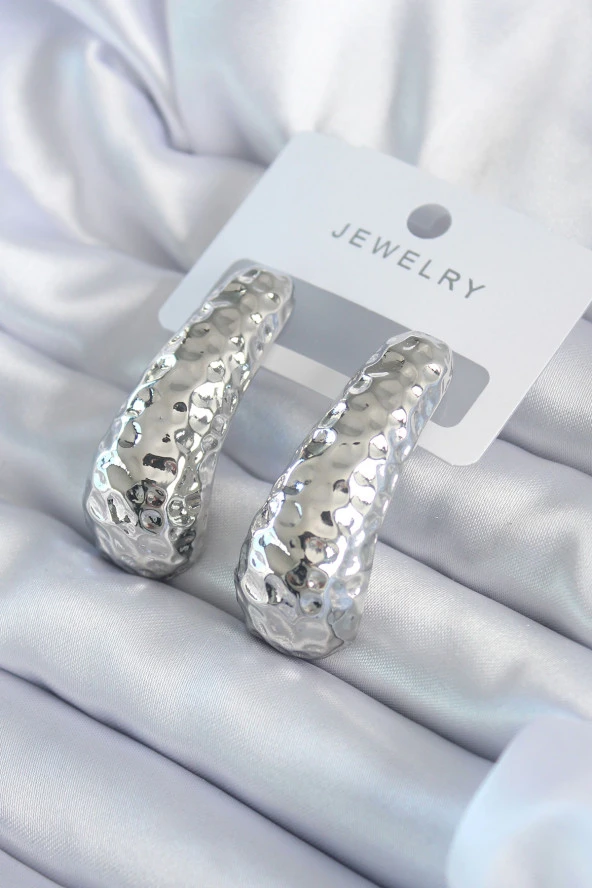 Gümüş Renk İşleme Detay Pirinç Kadın Küpe - TJ-BKP8060 ürün görseli