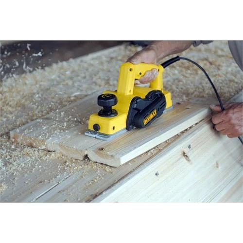 Dewalt D26676-TR Planya 550W 82mm - 2