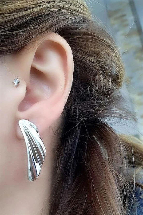 İtalyan Tasarımı 925 Ayar Gümüş Trend Küpe ürün görseli