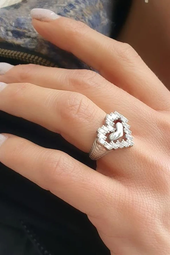 Baget Zirkon Taşlı 925Ayar Gümüş Kalpli Ayarlanabilir Yüzük ürün görseli