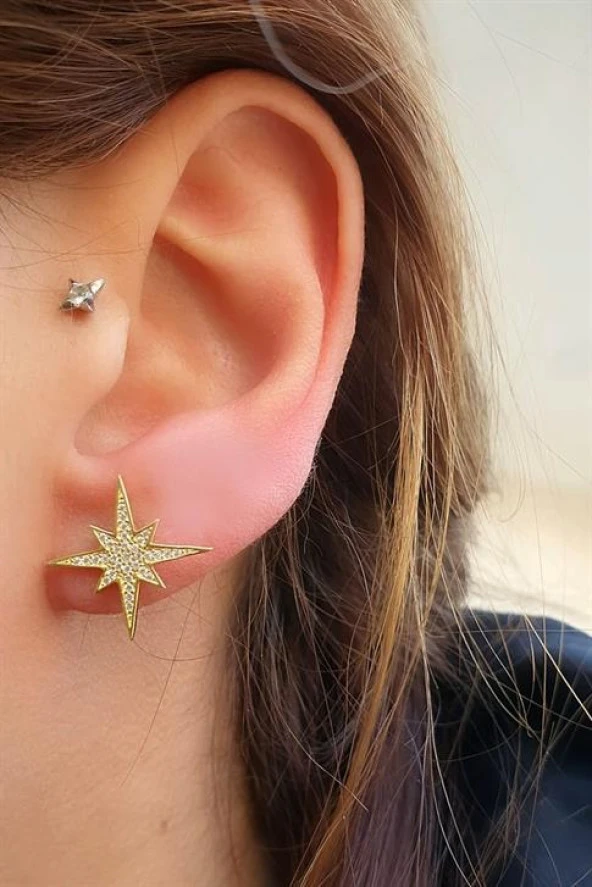 Pırlanta Parlaklığında Zirkon Taşlı 925Ayar Gümüş Üzerine Altın Kaplama İtalyan Tasarımı Kutup Yıldızı Küpe ürün görseli