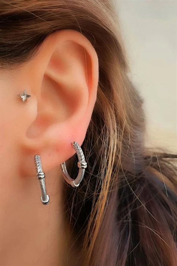 Pırlanta Parlaklığında Zirkon Taşlı 925Ayar Gümüş Tasarım Halka Küpe ürün görseli