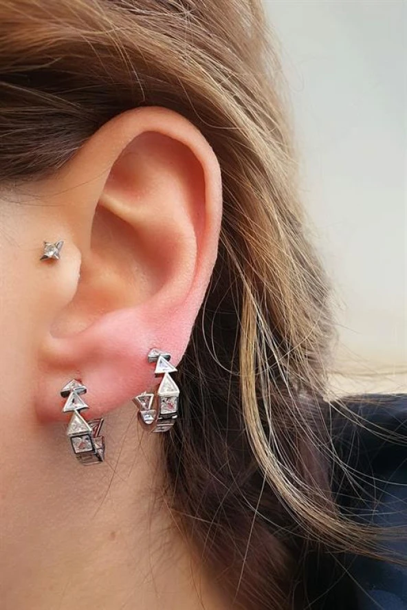 Zirkon Taş Detaylı 925Ayar Gümüş Luxury Tasarım Halka Küpe  1.5 Cm Çap ürün görseli