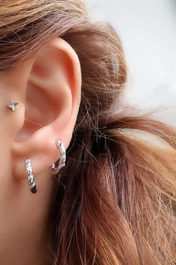 Italyan Zirkon Taş Detaylı 925Ayar Gümüş Tasarım Halka Küpe  1.5 Cm Çap ürün görseli