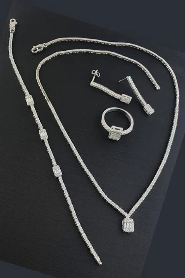Pırlanta Parlaklığında Zirkon Taşlı Baget 925Ayar Gümüş Set Takım