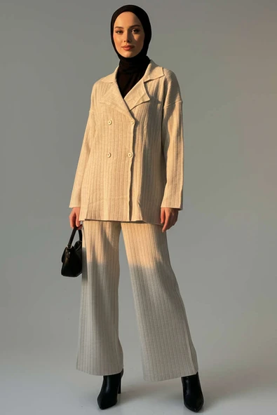 Dört Düğme Detaylı Triko İkili Takım Bej ürün görseli 1