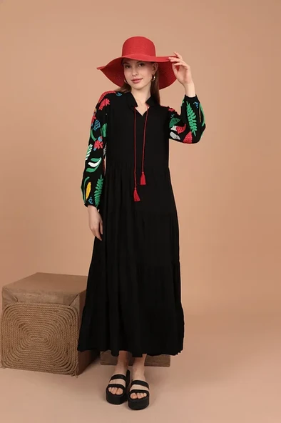 Kolları Kabartma Baskı Detaylı Uzun Kollu ve Uzun Boylu Viskon Kumaşlı Kadın Elbise Yaz/Bahar Siyah - 5