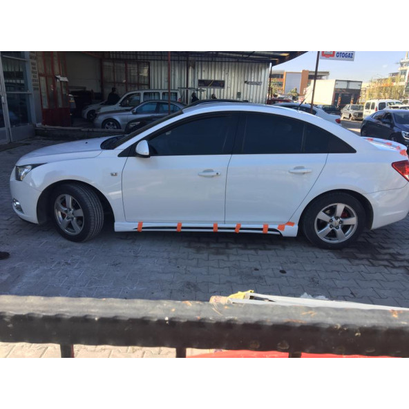 chevrolet cruze marşpiyel takımı - fiber - boyasız