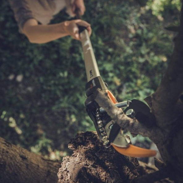 Fiskars Upx86 115012 Teleskopik Yüksek Dal Budama Makası - 2