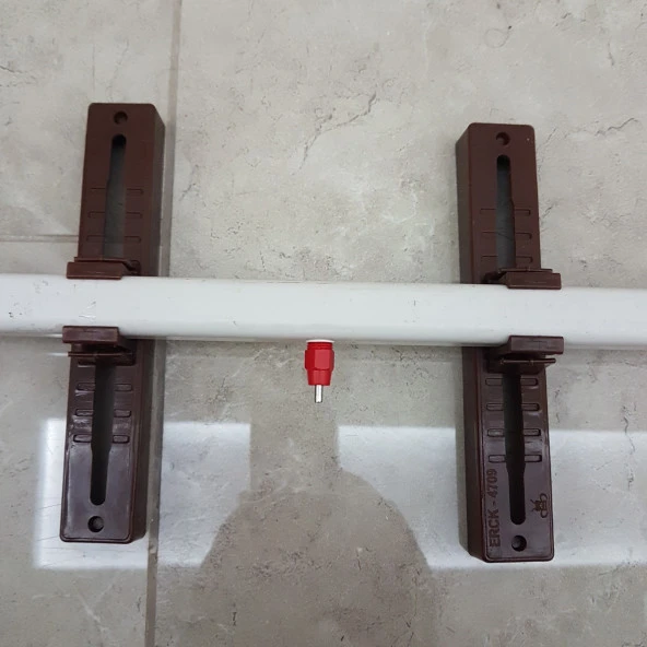 Kare Boru Duvar Sabitleme 4 Adet Otomatik Nipel Tavuk  Suluk
