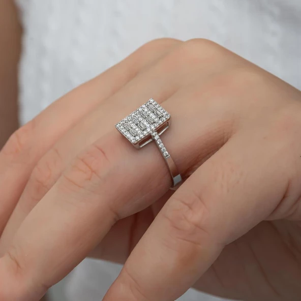 Dik Dikdörtgen Zirkon Taşlı Zincir Motifli Gümüş Tektaş Yüzük - Resim 2