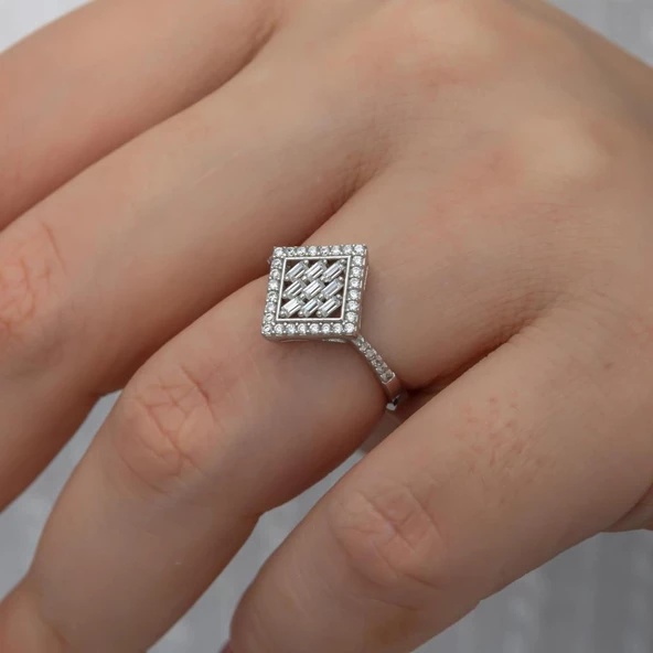 Dik Kare Baget Taşlı Gümüş Yüzük ürün görseli