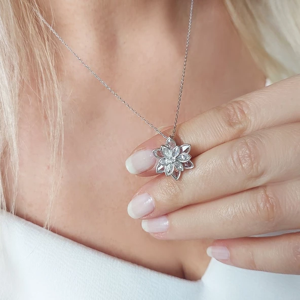 Vaoov 925 Ayar Gümüş Beyaz Taşlı Lotus Çiçeği Kolye - Resim 3