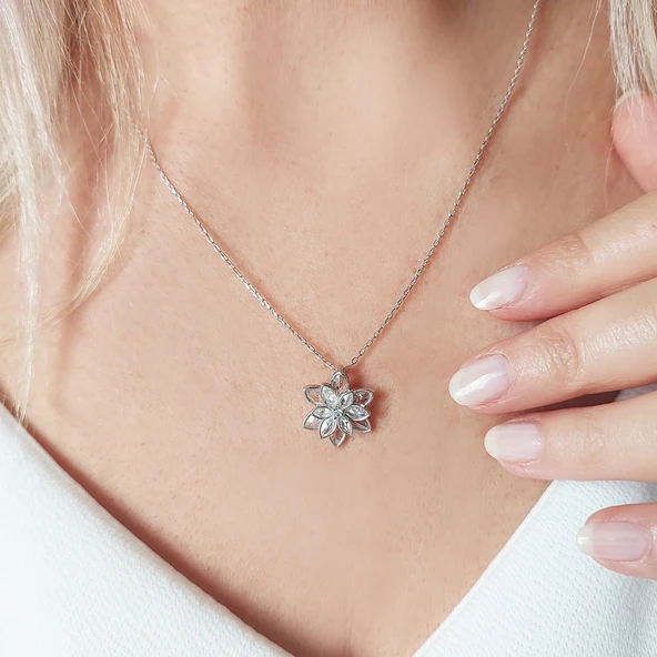 Vaoov 925 Ayar Gümüş Beyaz Taşlı Lotus Çiçeği Kolye - Resim 5