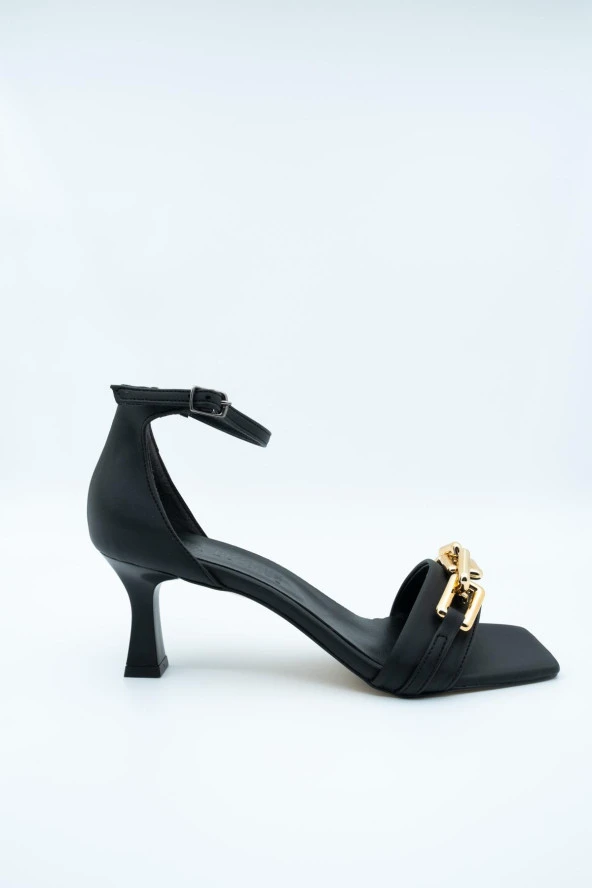 Gold Zincirli Kısa Topuklu Siyah Tek Bant Ayakkabı - Lillianna - Resim 2