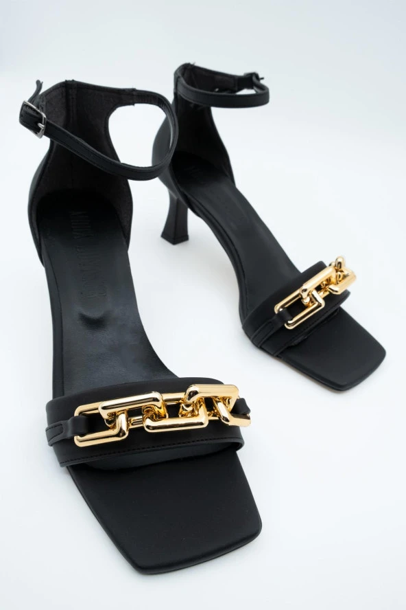 Gold Zincirli Kısa Topuklu Siyah Tek Bant Ayakkabı - Lillianna - Resim 4